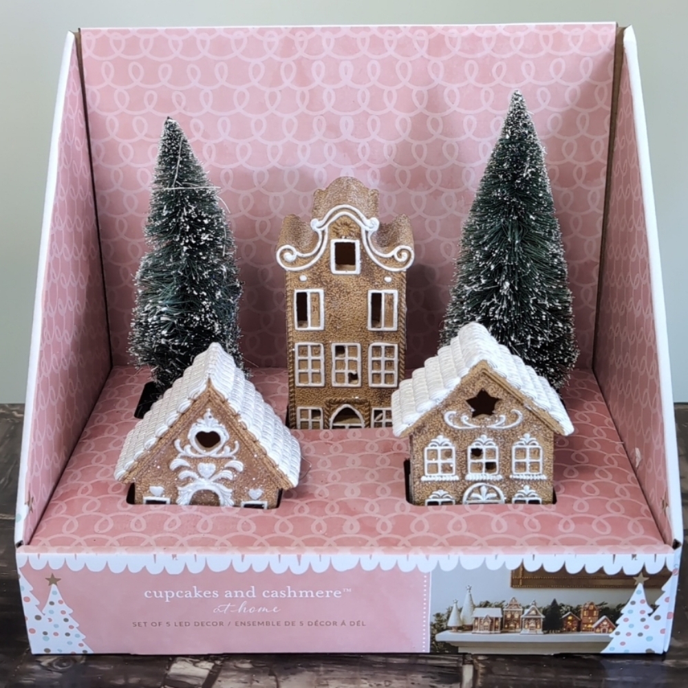 Cupcakes and Cashmere Festive 🎄 5 Piece Light Up Gingerbread Village Set - Picture 7 of 7